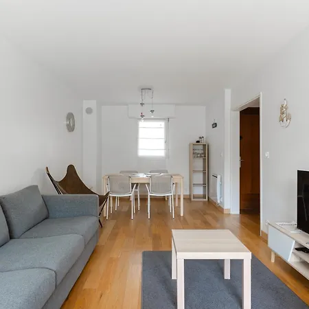 3 Bedroom With Garden And Swimming Pool *