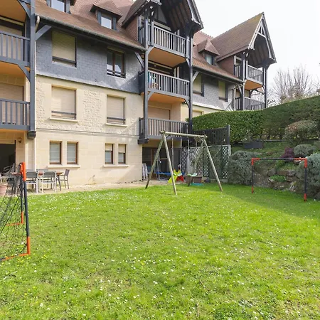 3 Bedroom With Garden And Swimming Pool *